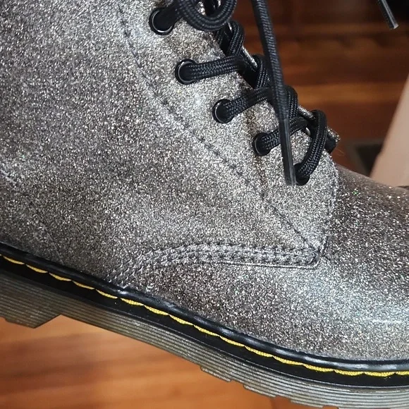 Dr. Martin Airwalk 1460 Core Kids Glittery Y Gunmetal Boots NEW Sz 6 - Picture 6 of 8